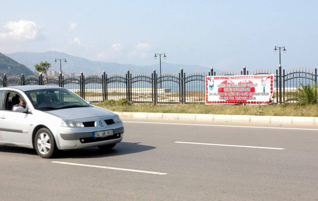 Kazada Kaybettiği Sözlüsünü unutamıyor 3