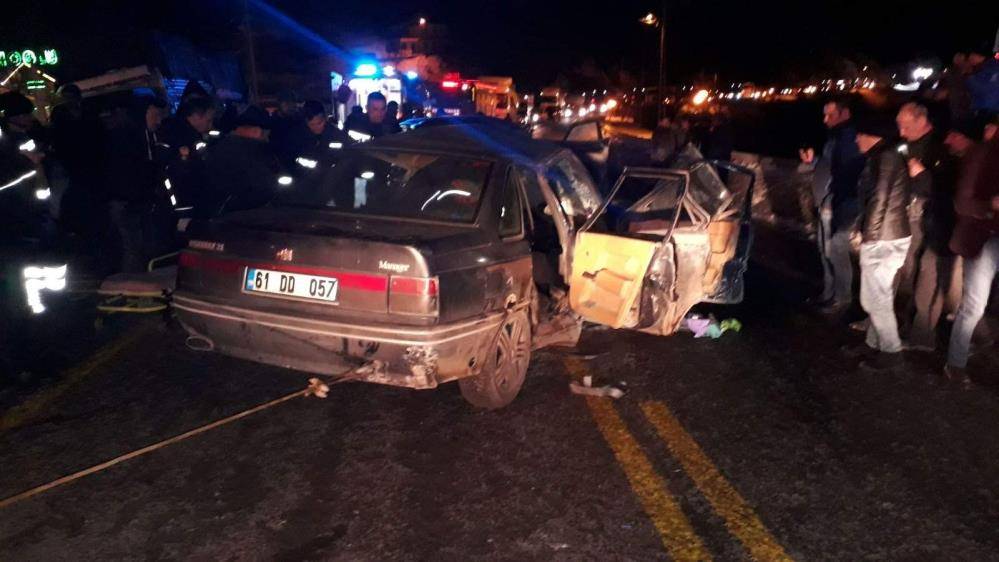 Maçka'da feci kaza: 4 ölü 3 yaralı 1