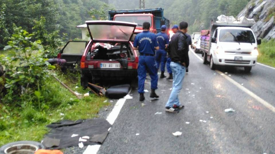 Rize'de trafik kazası: 1 ölü 3 yaralı. 15 Eylül 2022 4