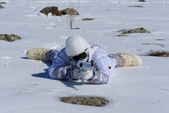 Mehmetçik dondurucu soğukta böyle görüntülendi. 12