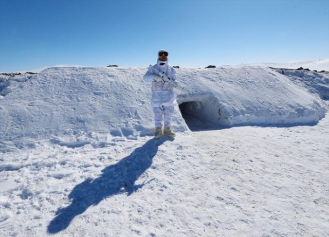 Mehmetçik dondurucu soğukta böyle görüntülendi. 15