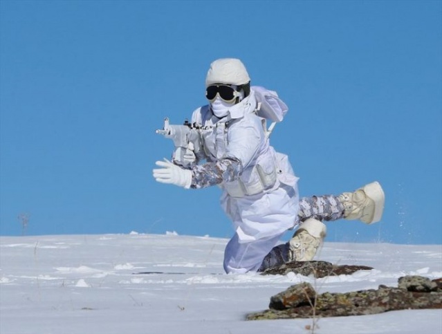 Mehmetçik dondurucu soğukta böyle görüntülendi. 11