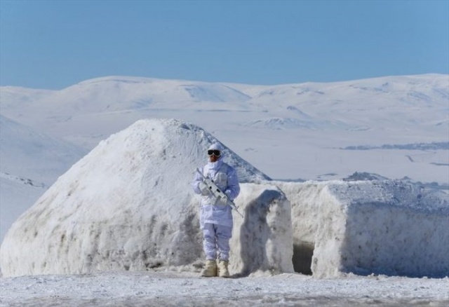 Mehmetçik dondurucu soğukta böyle görüntülendi. 5