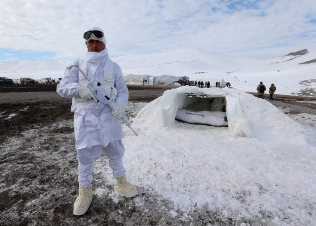 Mehmetçik dondurucu soğukta böyle görüntülendi. 9