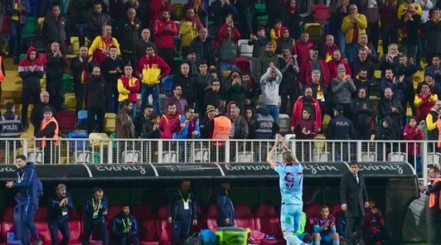 Yusuf Yazıcı kendisine atılan telefonla bakın ne yaptı? 8