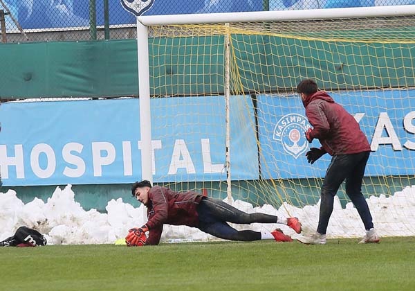 Trabzonspor hazırlıklarını o takımın tesislerinde yaptı 18