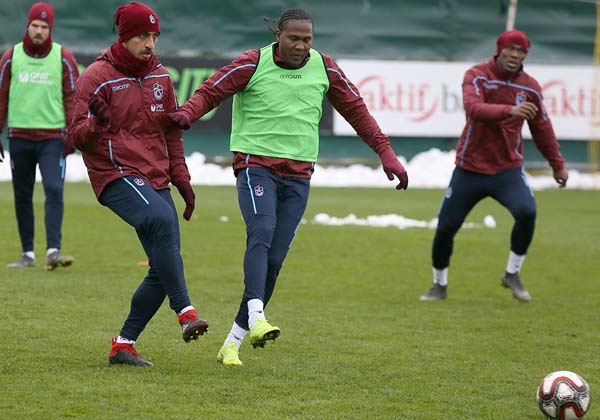 Trabzonspor hazırlıklarını o takımın tesislerinde yaptı 16