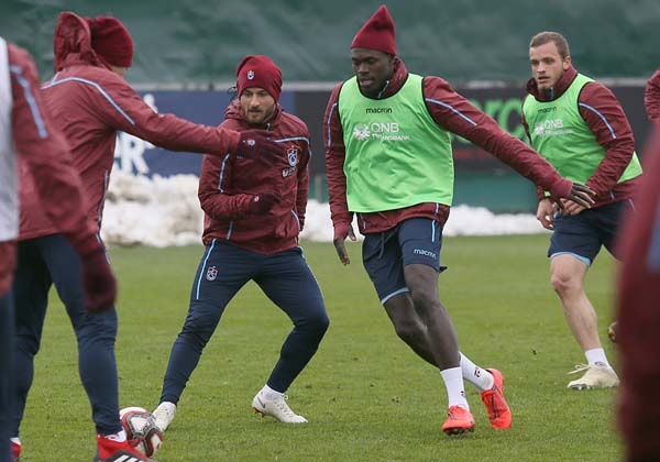 Trabzonspor hazırlıklarını o takımın tesislerinde yaptı 19