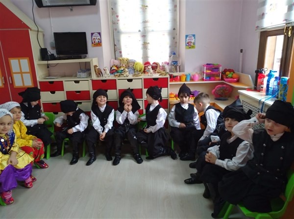 Zehra Kitapçıoğlu Anaokulu öğrencileri Trabzon'un kutuluş yıldönümünü kutladı 29