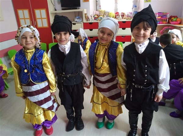 Zehra Kitapçıoğlu Anaokulu öğrencileri Trabzon'un kutuluş yıldönümünü kutladı 24