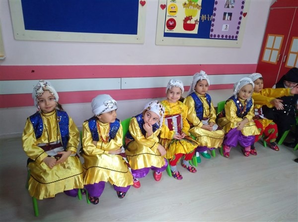 Zehra Kitapçıoğlu Anaokulu öğrencileri Trabzon'un kutuluş yıldönümünü kutladı 12