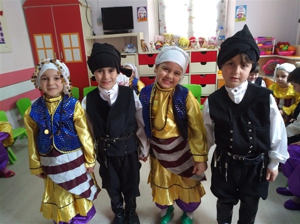 Zehra Kitapçıoğlu Anaokulu öğrencileri Trabzon'un kutuluş yıldönümünü kutladı 16