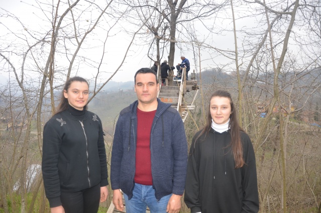 Üzüm asmasına kızdı ağacın tepesine kamelya yaptı 8