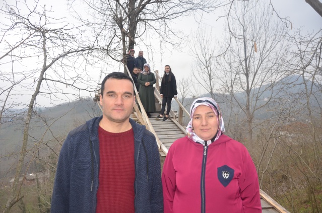 Üzüm asmasına kızdı ağacın tepesine kamelya yaptı 5