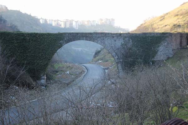 Trabzon'da tarihe moloz döküyorlar 5