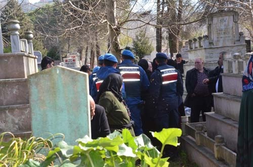 Cenazede Şok! Birkaç günlüğüne defnedildi 6