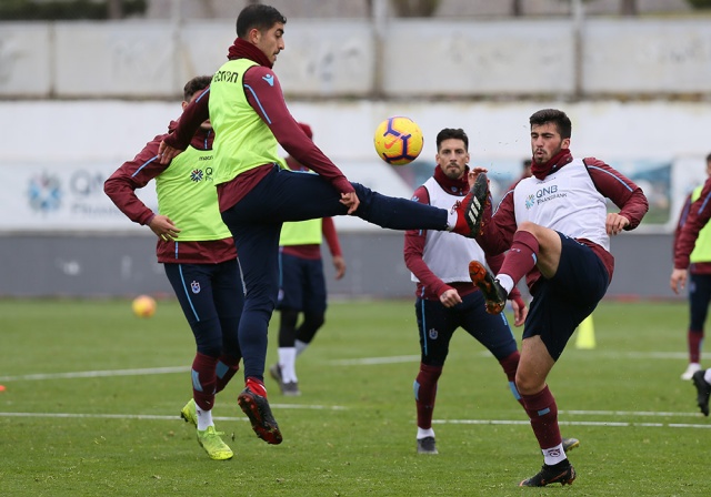 Trabzonspor Büyükşehir Belediye Erzurumspor maçı hazırlıklarını sürdürdü. 10