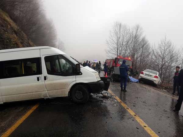 Öğrenci servisi ile otomobil çarpıştı: 2 ölü, 4 yaralı 3