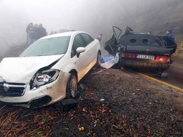 Öğrenci servisi ile otomobil çarpıştı: 2 ölü, 4 yaralı 2