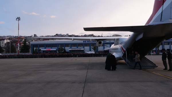 Gümüşhaneli şehidin cenazesi uçakla Trabzon'a getirildi 4