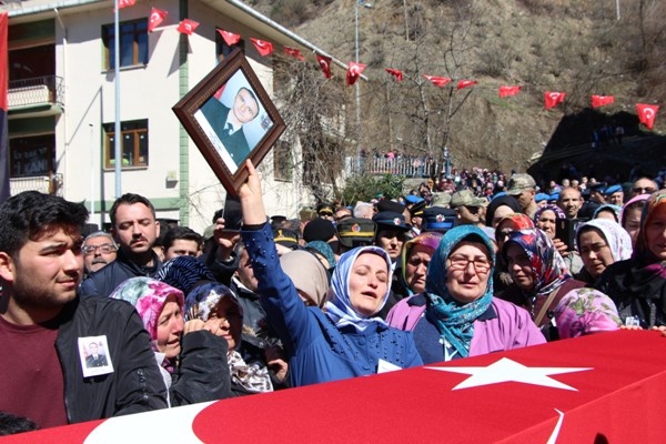 Gümüşhane şehidini uğurladı 8