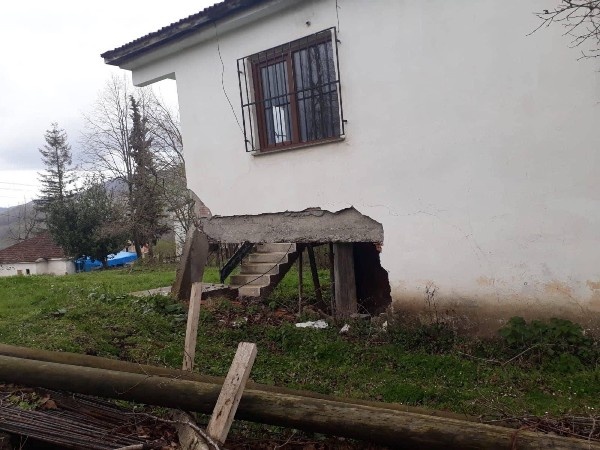 Heyelan nedeniyle evlere boşaltma kararı 2