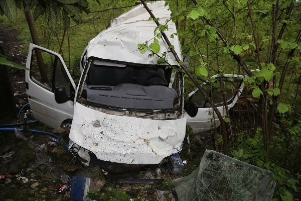 İşçileri taşıyan minibüs fındık bahçesine uçtu - 7 yaralı 4