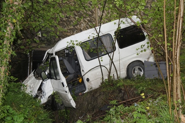 İşçileri taşıyan minibüs fındık bahçesine uçtu - 7 yaralı 6