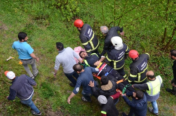 İşçileri taşıyan minibüs fındık bahçesine uçtu - 7 yaralı 10