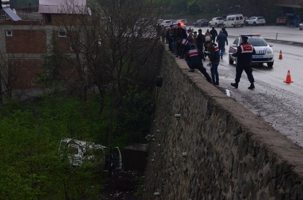 İşçileri taşıyan minibüs fındık bahçesine uçtu - 7 yaralı 12