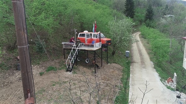 Kızları ağaçtan ev istedi o arabadan yaptı 4