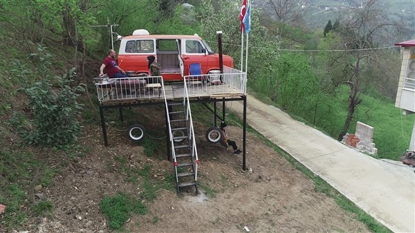 Kızları ağaçtan ev istedi o arabadan yaptı 5