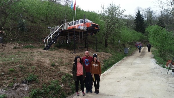 Kızları ağaçtan ev istedi o arabadan yaptı 16