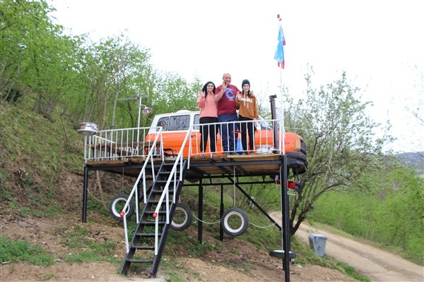 Kızları ağaçtan ev istedi o arabadan yaptı 13