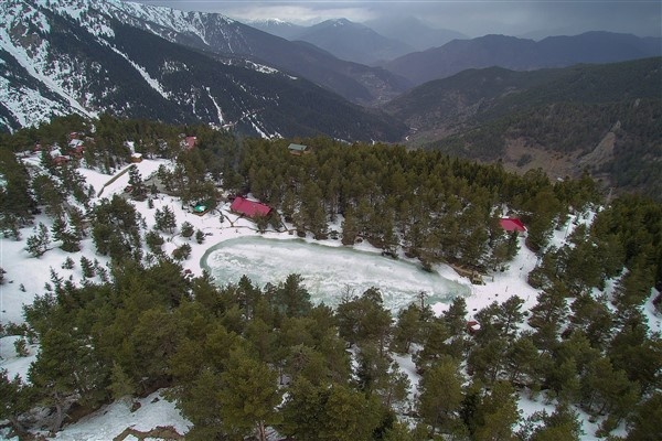 Karla kaplı yolu ulaşıma açılınca Arap turistler soluğu orada aldı 10