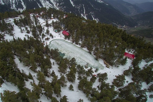 Karla kaplı yolu ulaşıma açılınca Arap turistler soluğu orada aldı 14