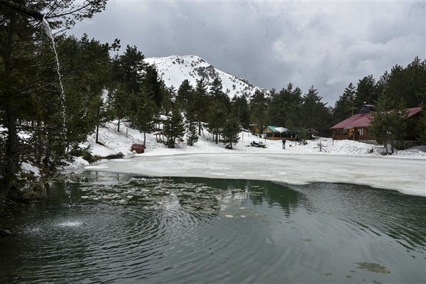 Karla kaplı yolu ulaşıma açılınca Arap turistler soluğu orada aldı 6