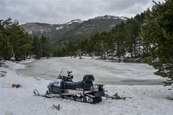 Karla kaplı yolu ulaşıma açılınca Arap turistler soluğu orada aldı 17