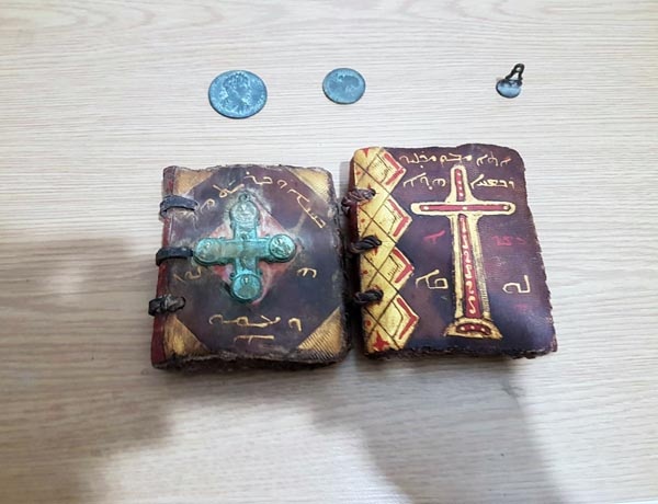 Kaçarken attıkları poşetten paha biçilemez tarih çıktı! 5