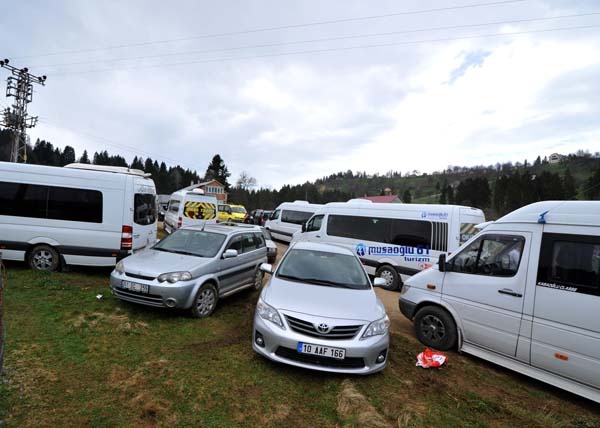 Trabzon'un Mor yaylasına ziyaretçi akını 4