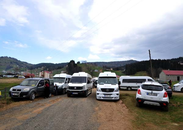 Trabzon'un Mor yaylasına ziyaretçi akını 3