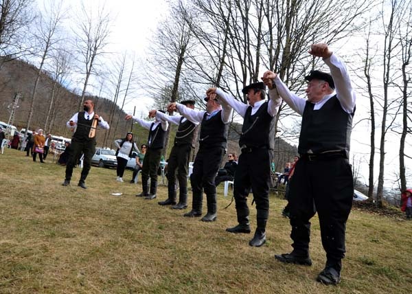 Trabzon'un Mor yaylasına ziyaretçi akını 9