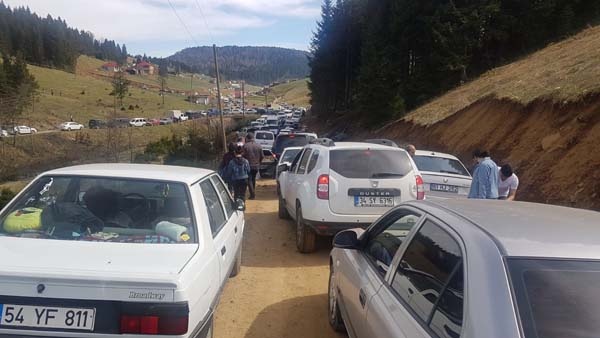 Trabzon'un Mor yaylasına ziyaretçi akını 10