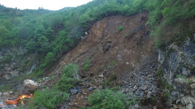 Giresun'da korkutan heyelan 4