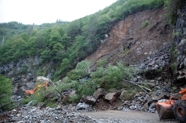 Giresun'da korkutan heyelan 8