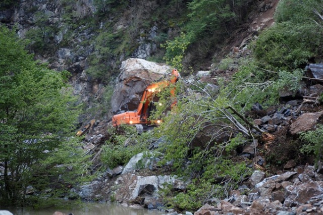 Giresun'da korkutan heyelan 7