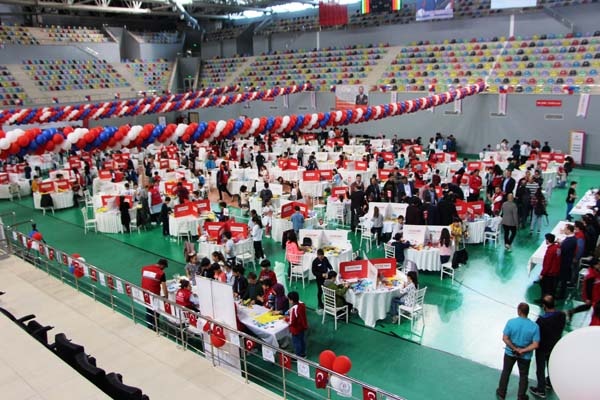 Trabzon'da yüzlerce öğrenci yarıştı 7