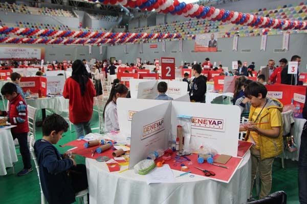 Trabzon'da yüzlerce öğrenci yarıştı 10