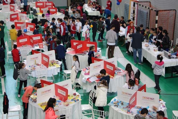 Trabzon'da yüzlerce öğrenci yarıştı 9