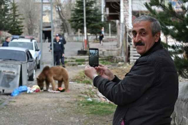 Gören telefonuna sarıldı! 13